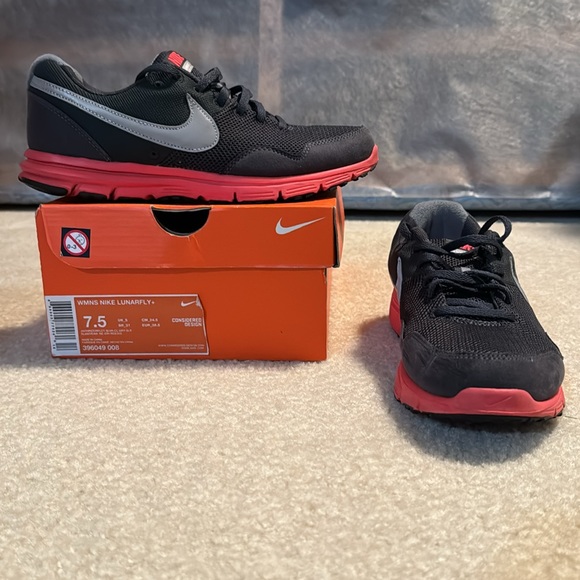 Women’s Nike Lunarfly+ running shoes size 7.5 in original box - Picture 3 of 4